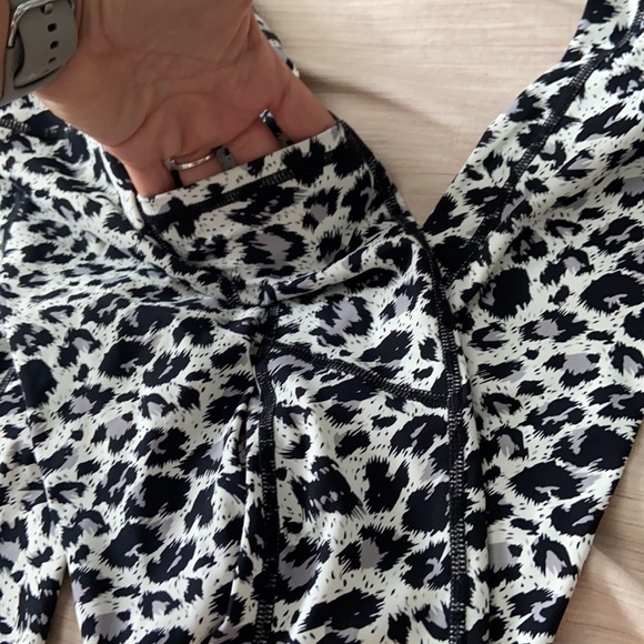 ZYIA Snow Leopard Brilliant 7/8 Leggings - Picture 2 of 3